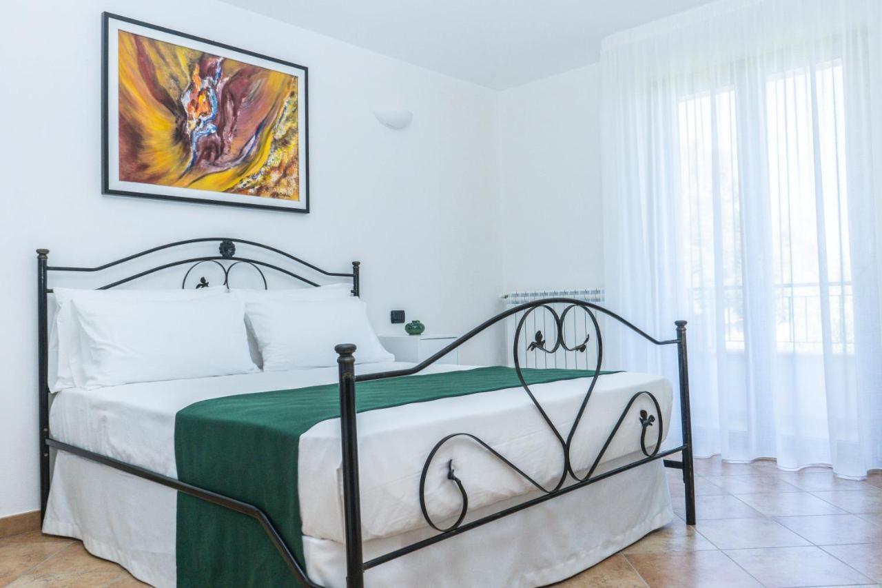 Relais Ruggiero Bed & Breakfast Le Castella  Exterior photo
