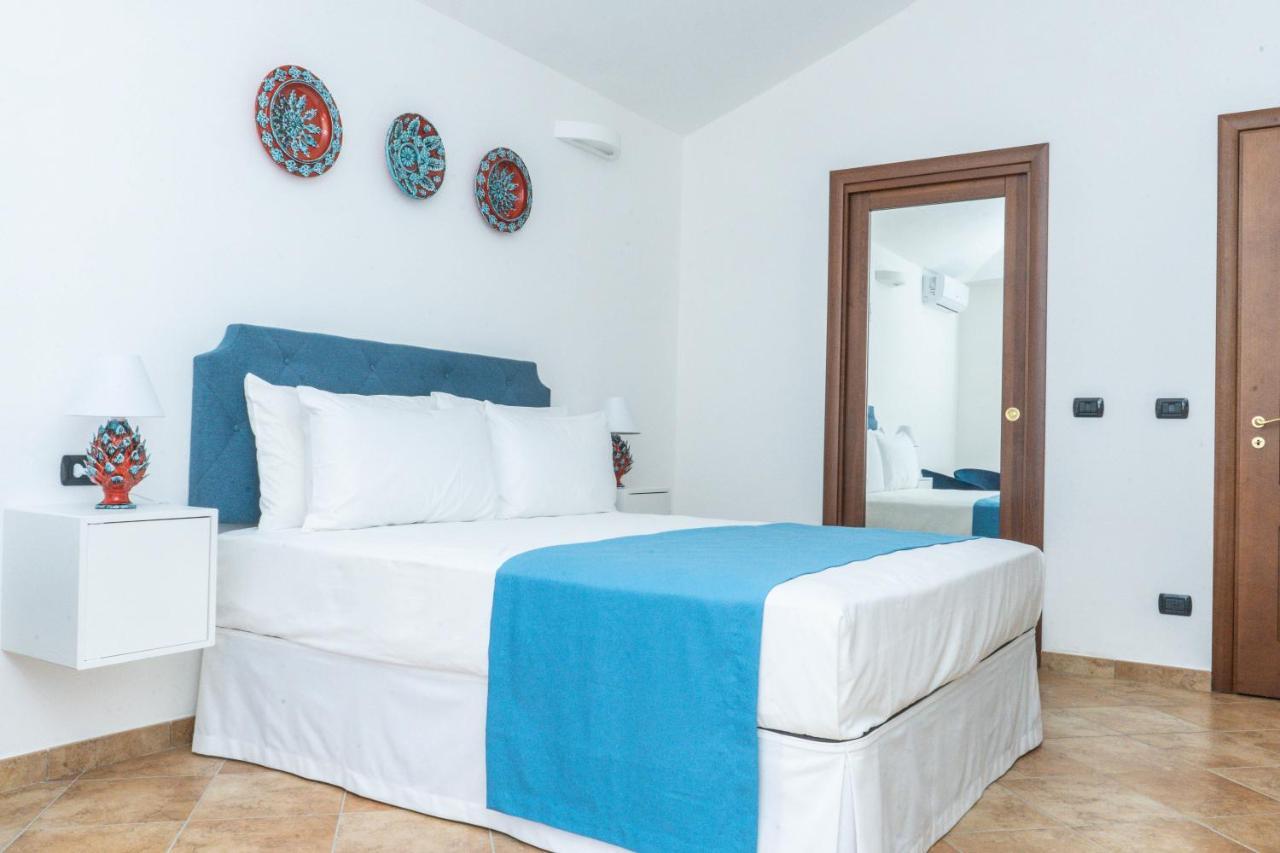Relais Ruggiero Bed & Breakfast Le Castella  Exterior photo