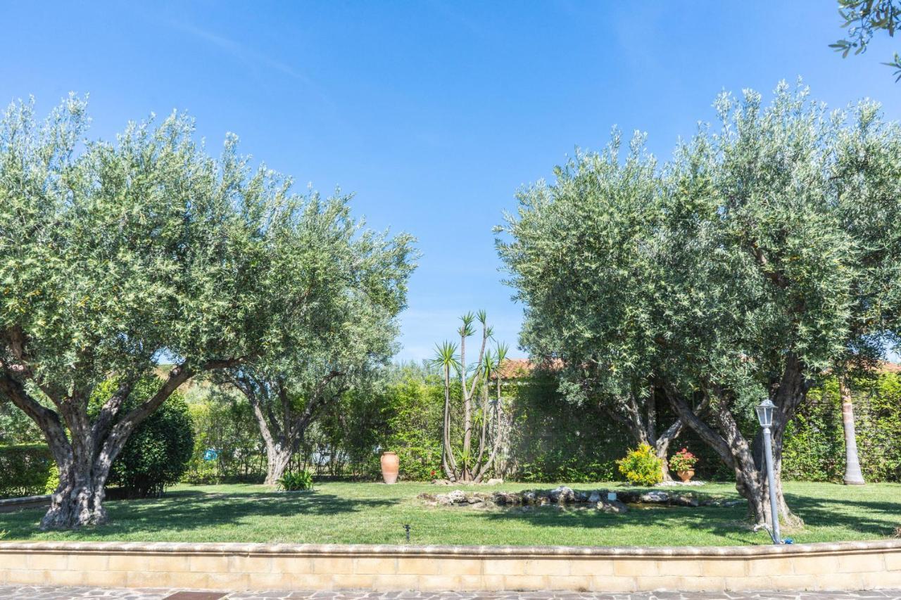 Relais Ruggiero Bed & Breakfast Le Castella  Exterior photo