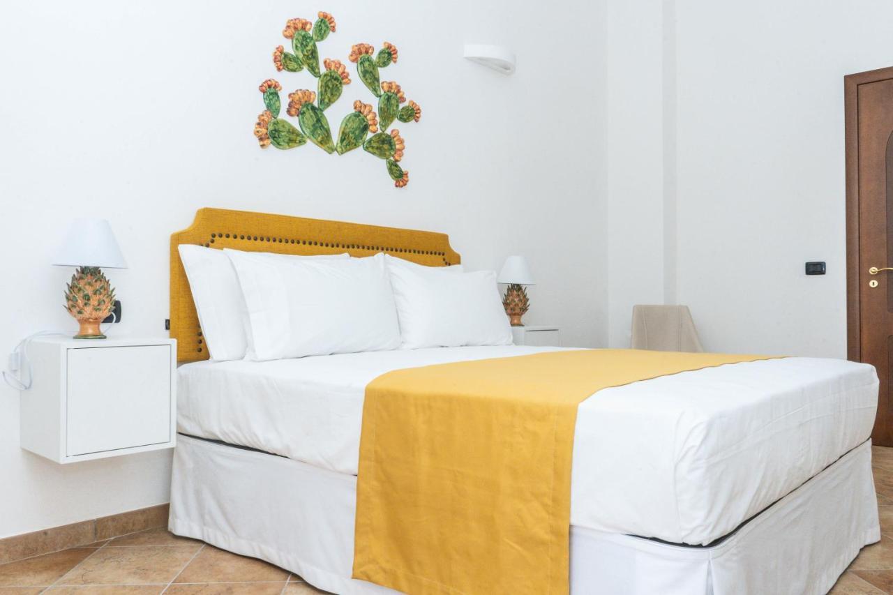 Relais Ruggiero Bed & Breakfast Le Castella  Exterior photo