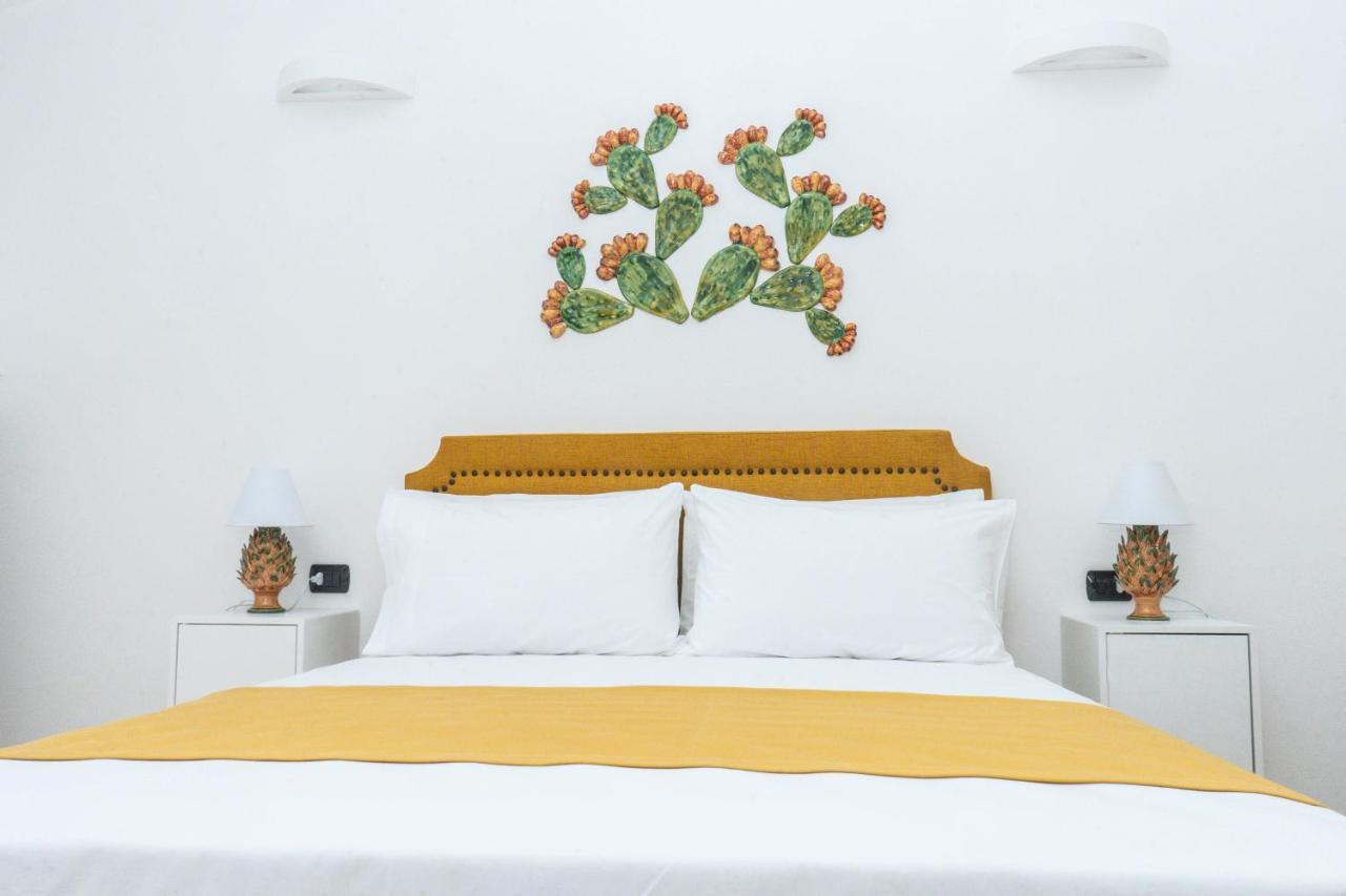 Relais Ruggiero Bed & Breakfast Le Castella  Exterior photo