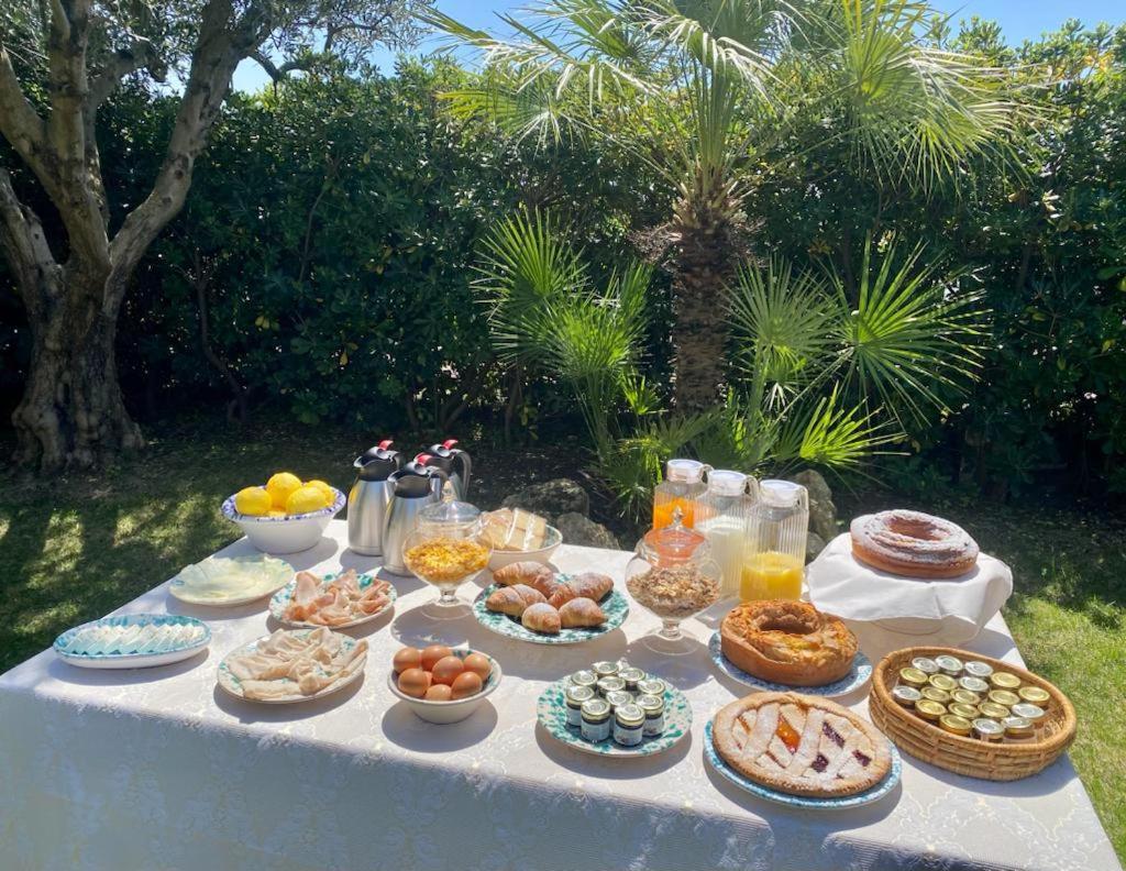 Relais Ruggiero Bed & Breakfast Le Castella  Exterior photo