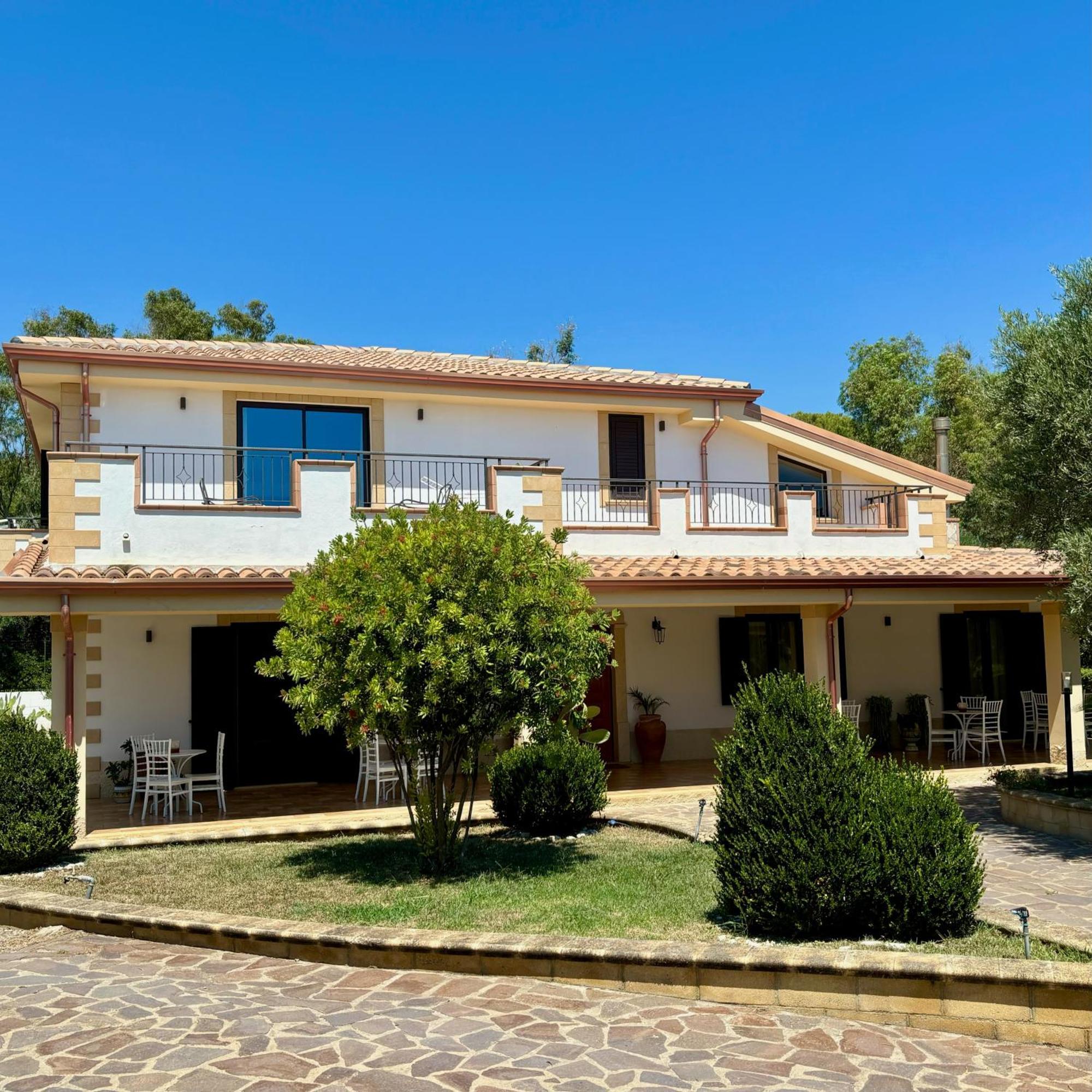 Relais Ruggiero Bed & Breakfast Le Castella  Exterior photo
